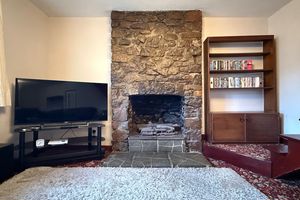 29' Lounge/Dining Room- click for photo gallery